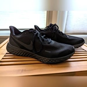 Nike Men's Revolution 5 Running Shoe